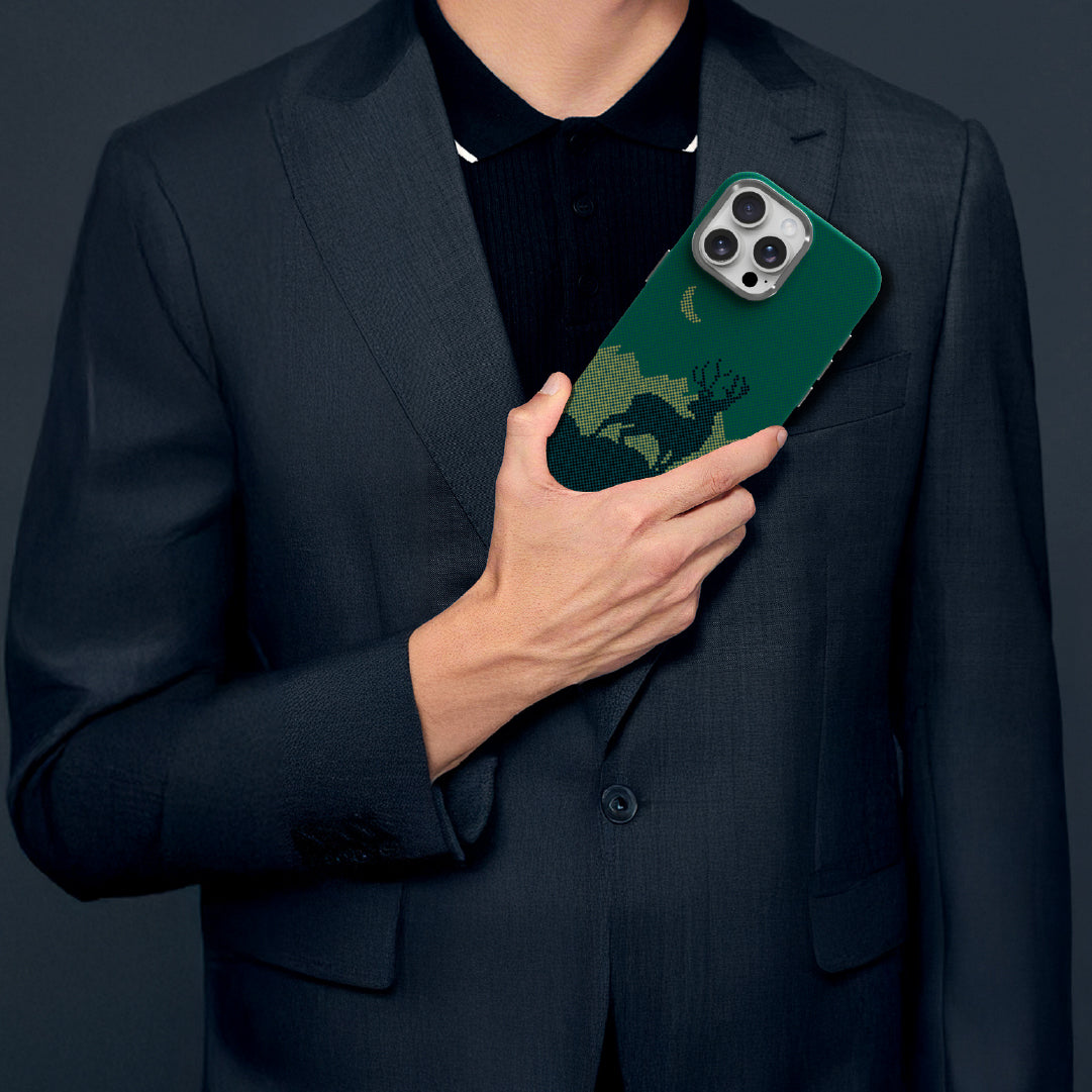 كڤر حماية MagCarbon Deer من LZEL لجهاز iPhone 16 Pro Max | غزال أخضر