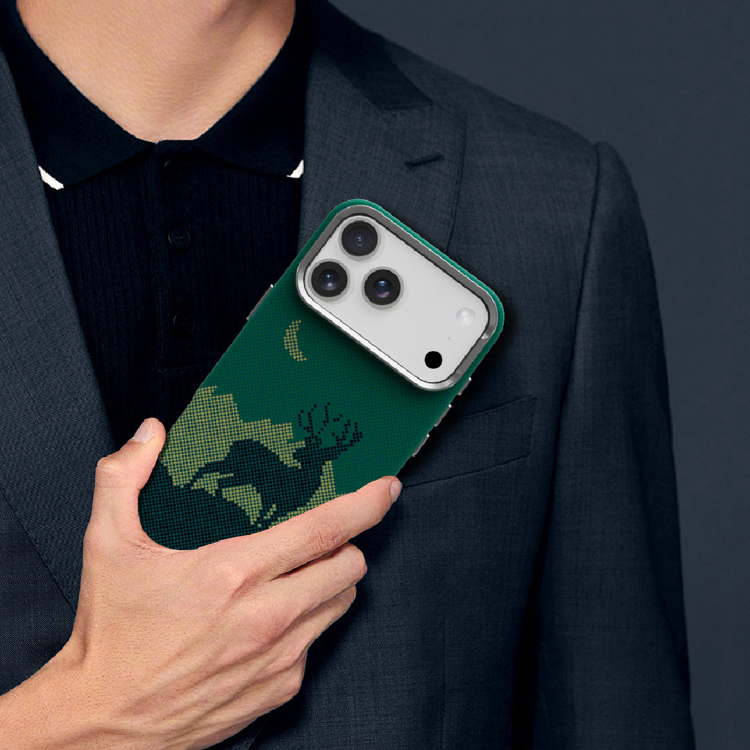 كڤر حماية MagCarbon Deer من LZEL لجهاز iPhone 17 Pro Max | غزال أخضر