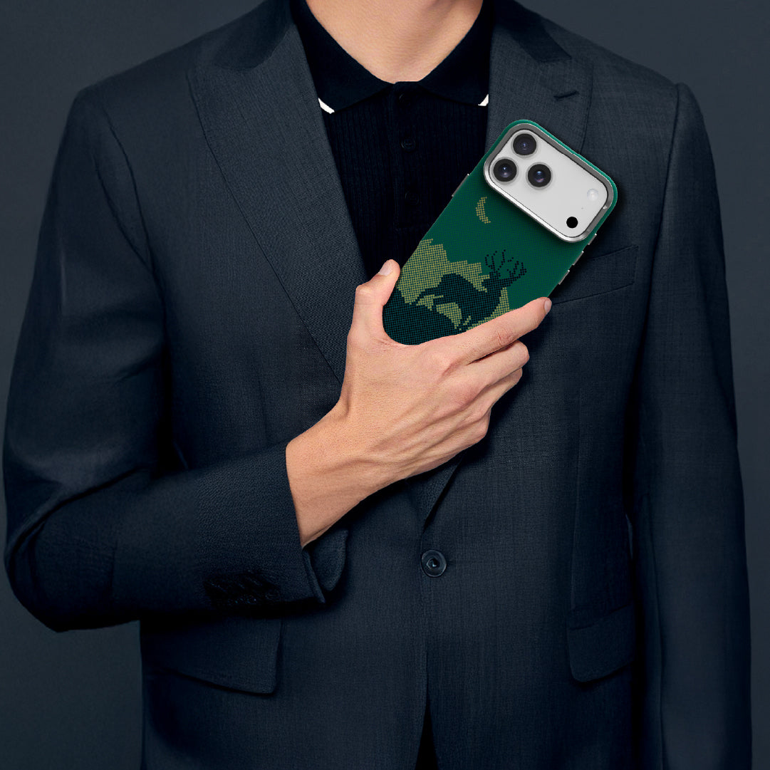 كڤر حماية MagCarbon Deer من LZEL لجهاز iPhone 17 Pro Max | غزال أخضر