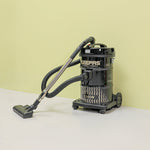 مكنسة Geepas برميلية 2300 واط – سعة كيس غبار 25 لتر، جسم أنيق، خزان حديد، شفط قوي، وظائف جافة ورطبة مع مؤشر كامل