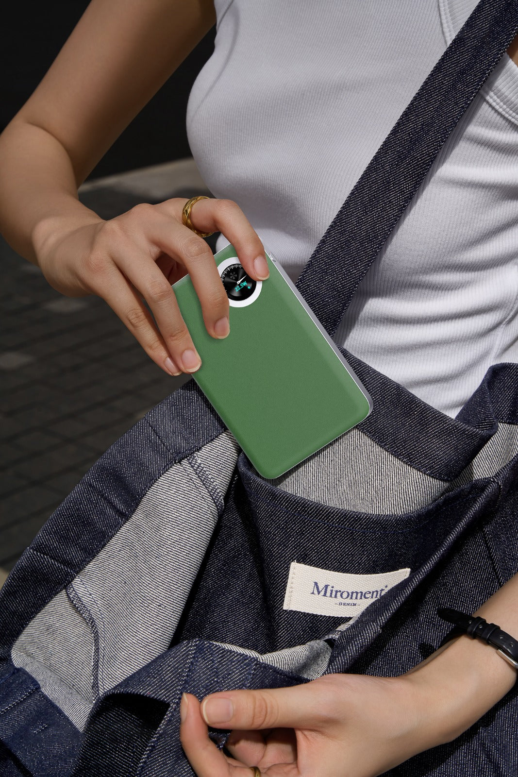 Novus MagPower  بطارية شحن متنقلة محمولة من ليزل PD بسعة 10,000 مللي أمبير بقوة 20 واط متوافق مع  MagSafe مع كيبل USB-C| أخضر