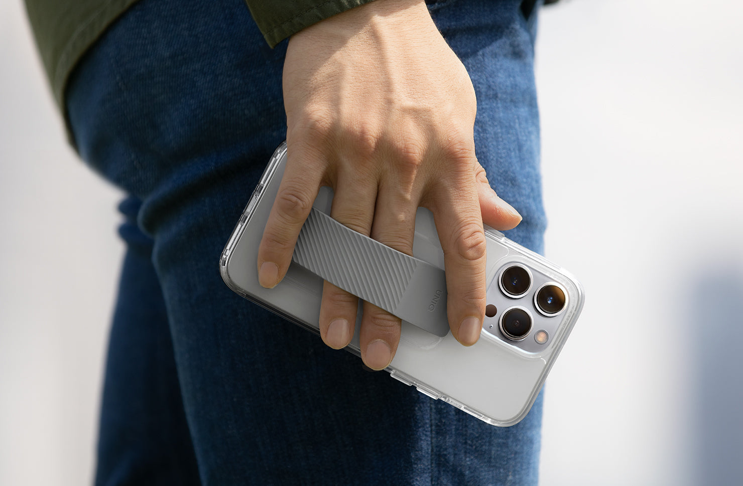 Uniq iPhone 14 Pro Max Heldro Mount Cover | Iridescent