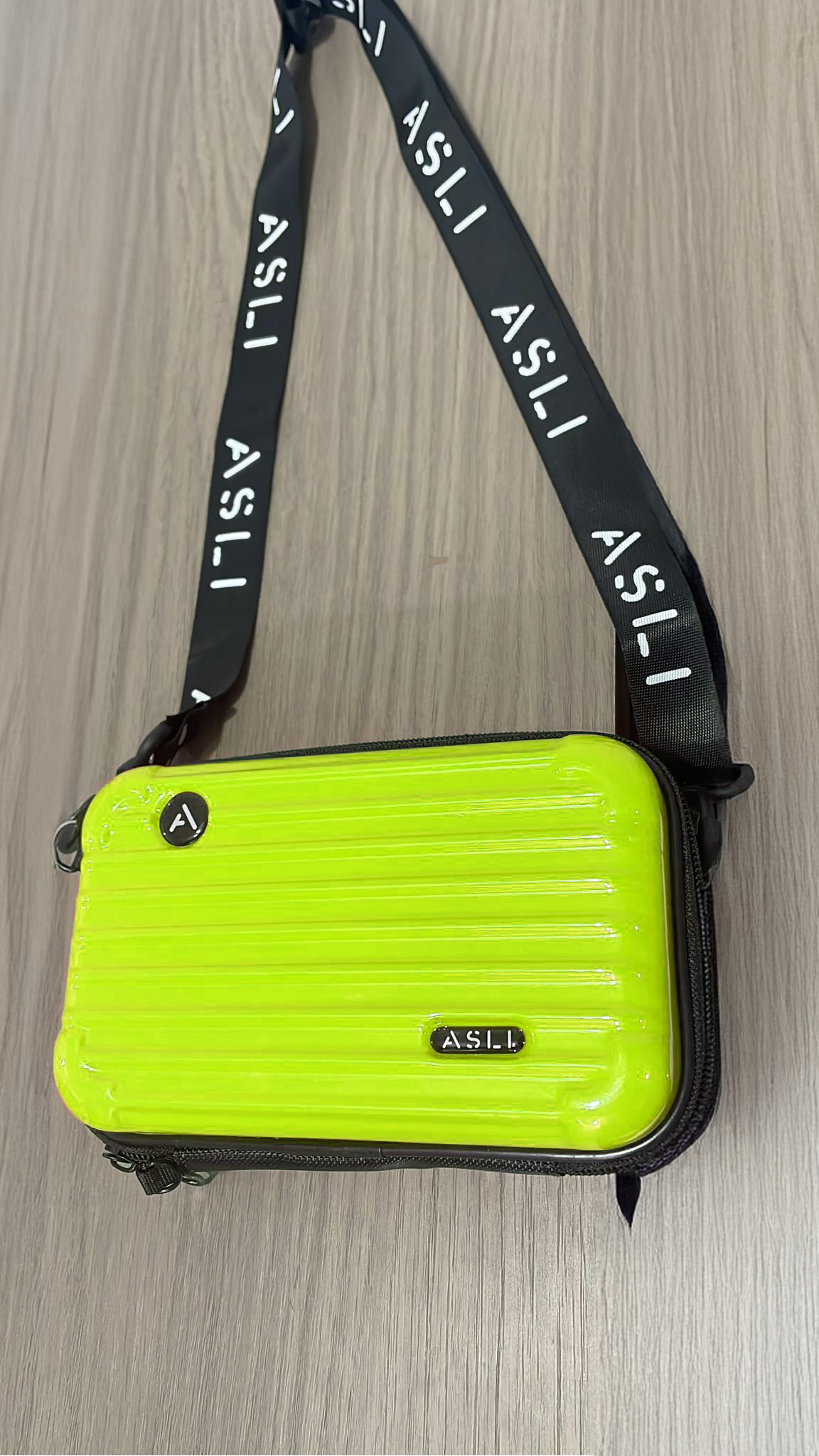 Asli Global Hard Shell Amenity Case Travel Bag |Green