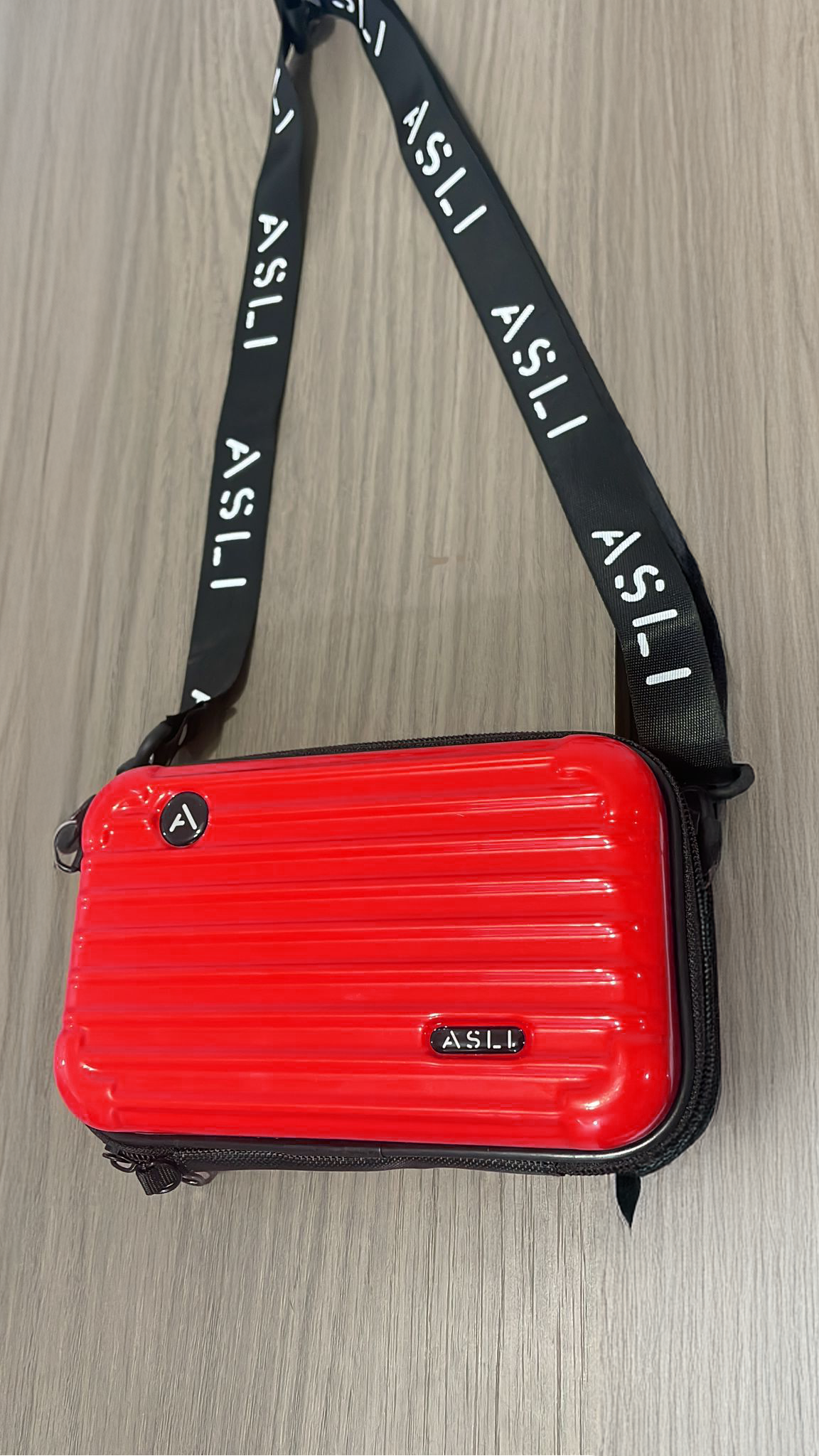 Asli Global Hard Shell Amenity Case Travel Bag |Red