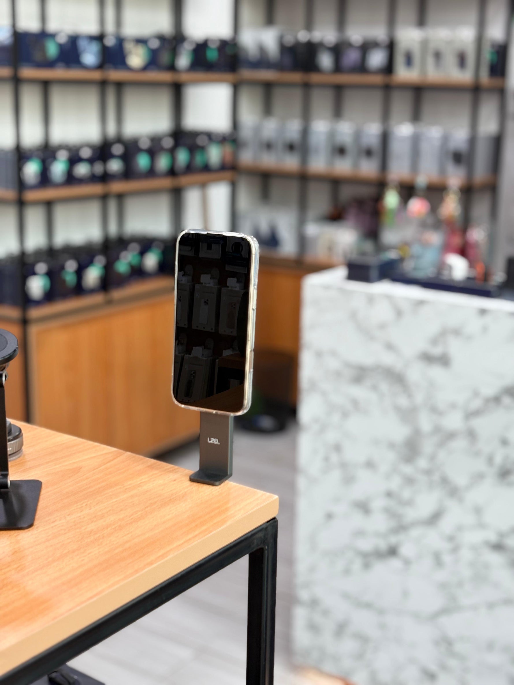 LZEL MagDrive Line MagSafe Airplane Phone Holder