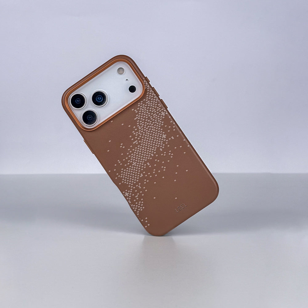 كفر LZEL LEATHERWAVE MAG من الجلد الفاخر بدعم MagSafe ونقشة متموجة لـ iPhone 18 Pro و18 Pro Max