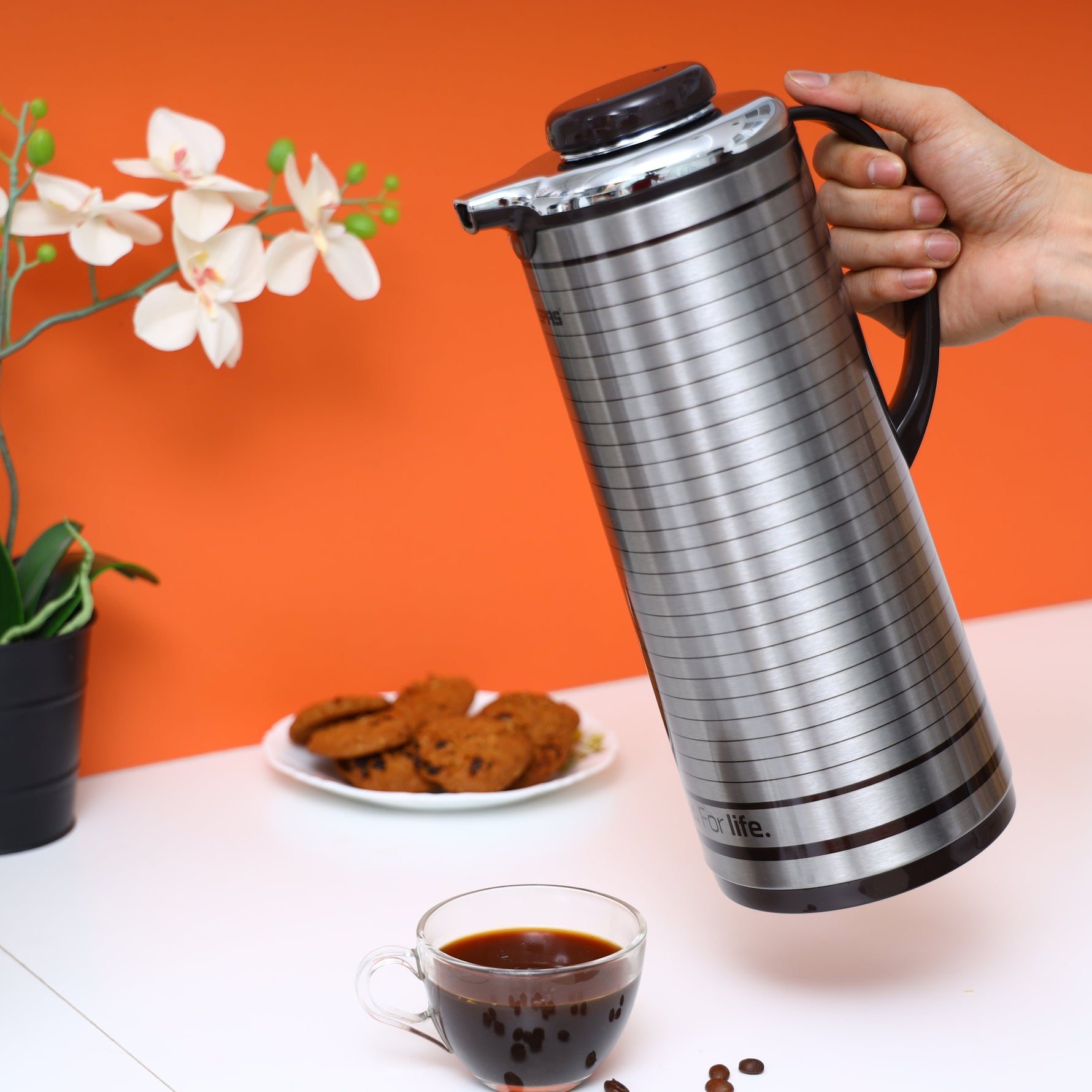 Geepas Vacuum Flask | 1.6 Litre Capacity| Mirror + Brown Finish | Plastic, Iron, Glass & Silica Gel Material | Hot & Cold Beverage Insulation