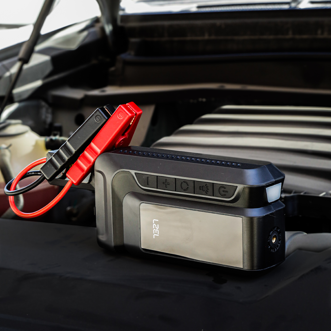 معزز لبطارية السيارة من LZEL EnergizeIgnite Air 12000mAh 12V مع كشاف LED ومنفاخ إطارات | رمادي/أسود