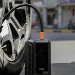 معزز لبطارية السيارة من LZEL EnergizeIgnite Air 12000mAh 12V مع كشاف LED ومنفاخ إطارات | رمادي/أسود