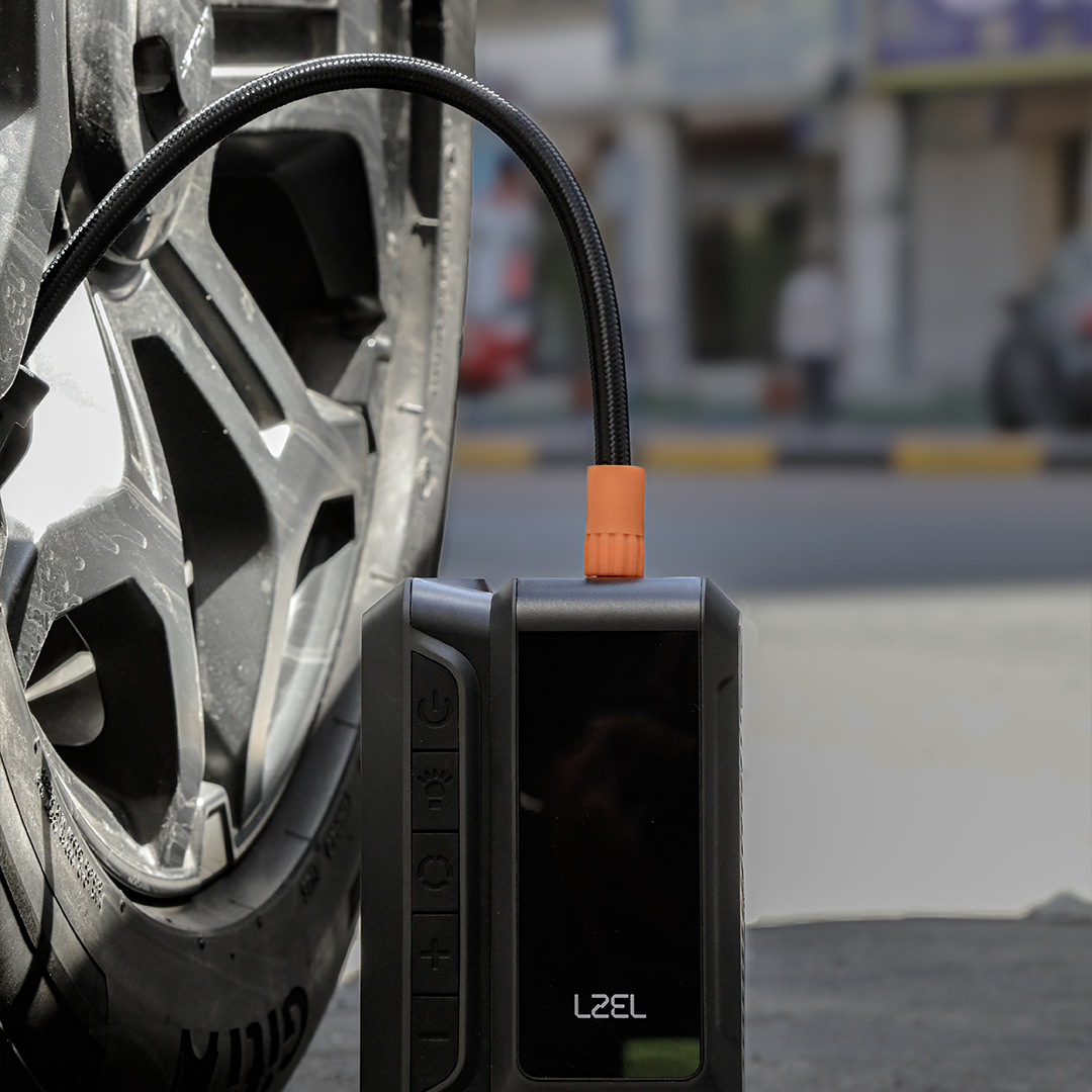 معزز لبطارية السيارة من LZEL EnergizeIgnite Air 12000mAh 12V مع كشاف LED ومنفاخ إطارات | رمادي/أسود