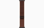ساعة Apple Watch Ultra 4 GPS + Cellular مقاس 49 مم - هيكل من التيتانيوم الأسود مع سوار Alpine Loop عنابي - M