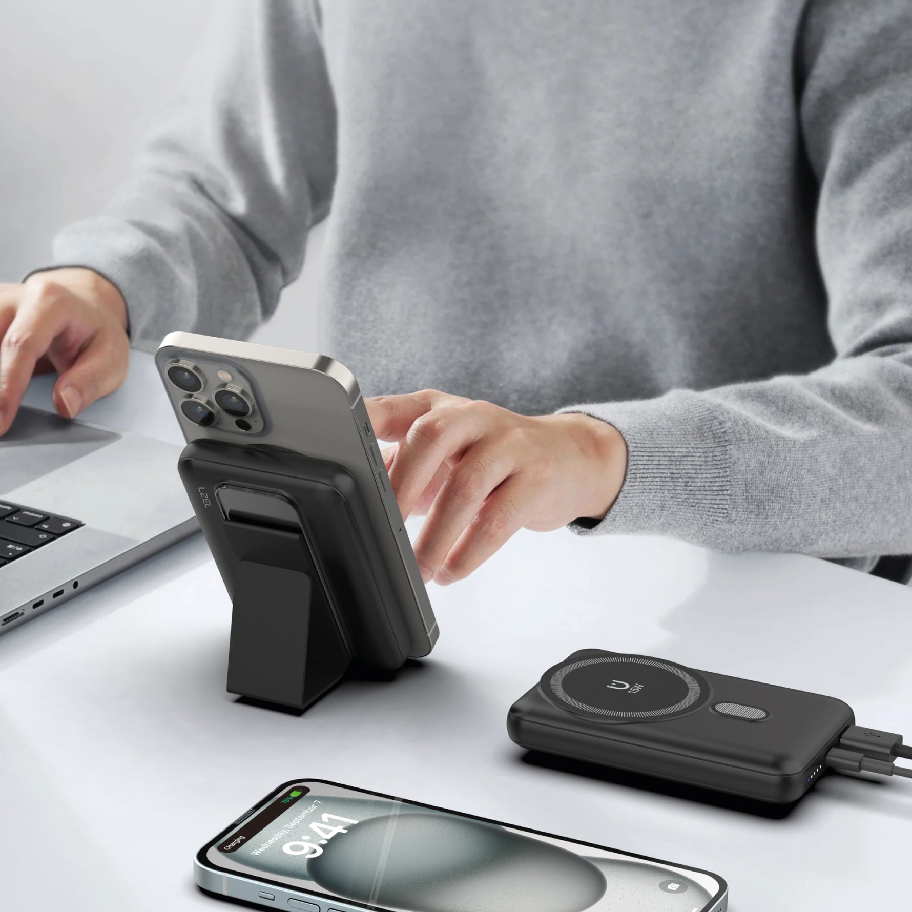 بطارية متنقلة مغناطيسية MagNexus Wave من ليزل بسعة 5000 مللي أمبير بشحن لاسلكي 15 واط | أسود