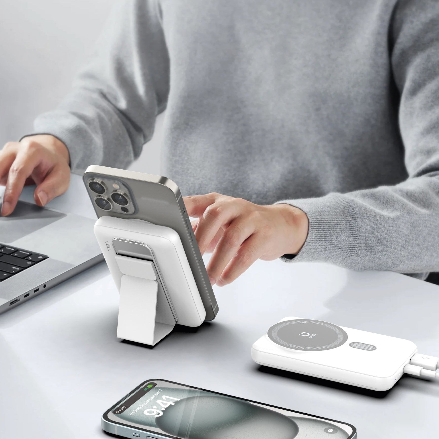 بطارية متنقلة مغناطيسية MagNexus Wave من ليزل بسعة 5000 مللي أمبير بشحن لاسلكي 15 واط | أبيض