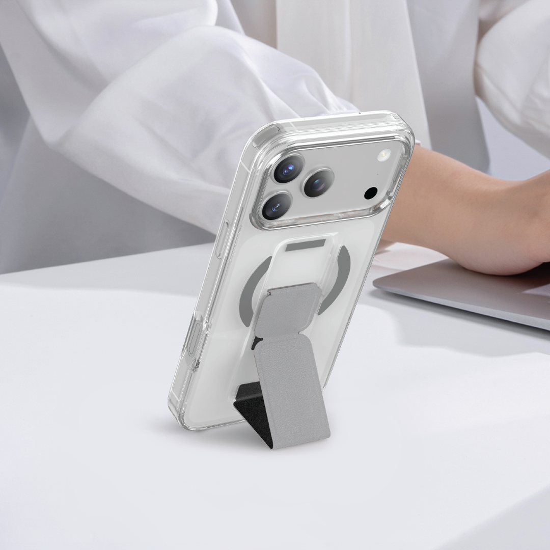 كڤر حماية شفاف MagTrox Gravitas من أسلي جلوبال متوافق مع MagSafe مع مسكة جلد أنيقة لهاتف iPhone 17 Pro | تيتانيوم طبيعي