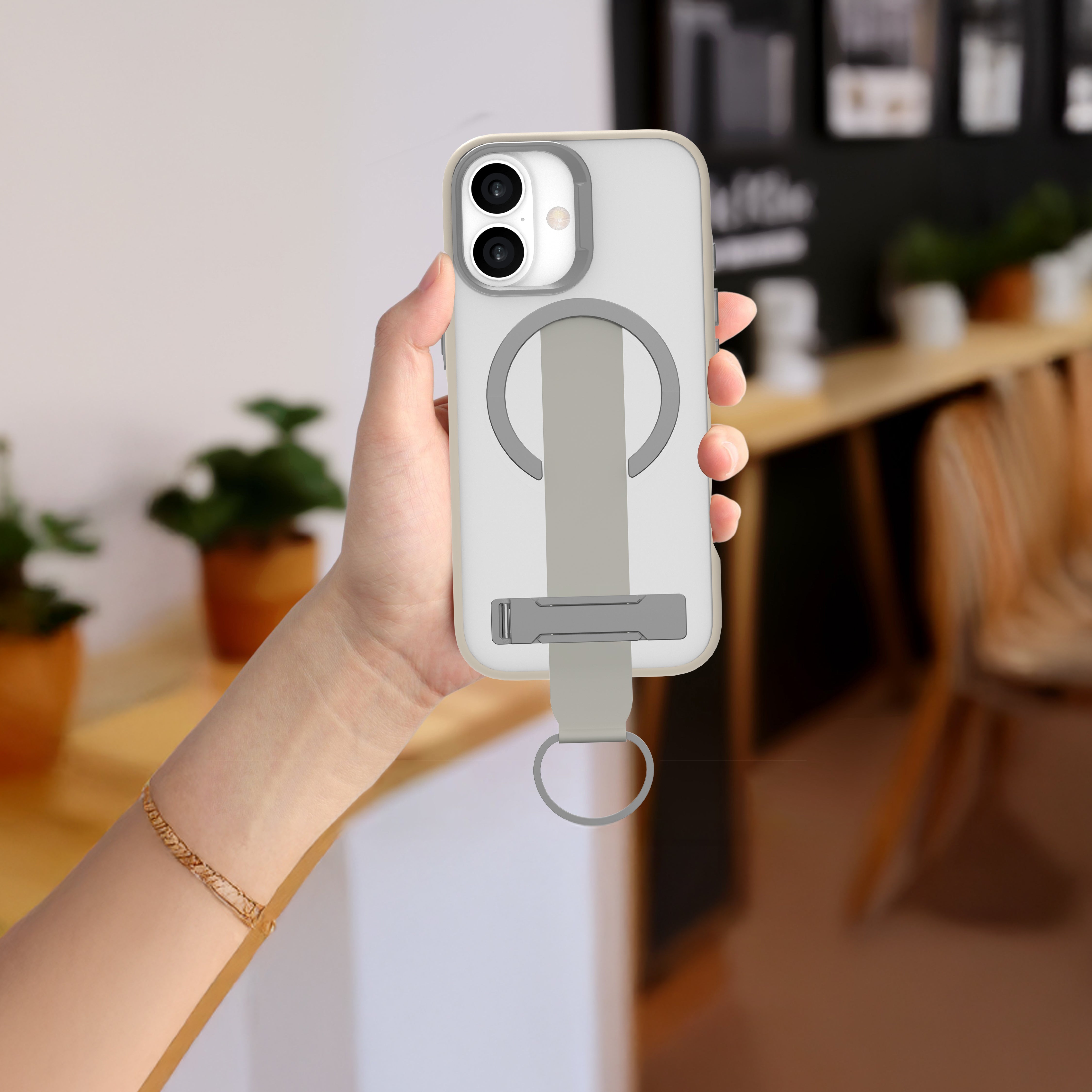 كفر حماية MagMatte Grip من LZEL لجهاز iPhone 17 | تيتانيوم