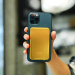 بطارية متنقلة Q.Mag Power 6 من Momax اللاسلكي المغناطيسي – شاحن MagSafe فائق النحافة بسعة 5000 مللي أمبير | ذهبي