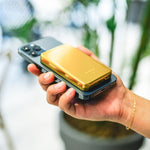 بطارية متنقلة Q.Mag Power 6 من Momax اللاسلكي المغناطيسي – شاحن MagSafe فائق النحافة بسعة 5000 مللي أمبير | ذهبي