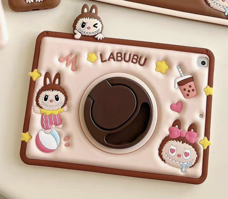 كڤر حماية Labubu لجهاز iPad الجيل التاسع 10.2 مصنوع من السيليكون المرن