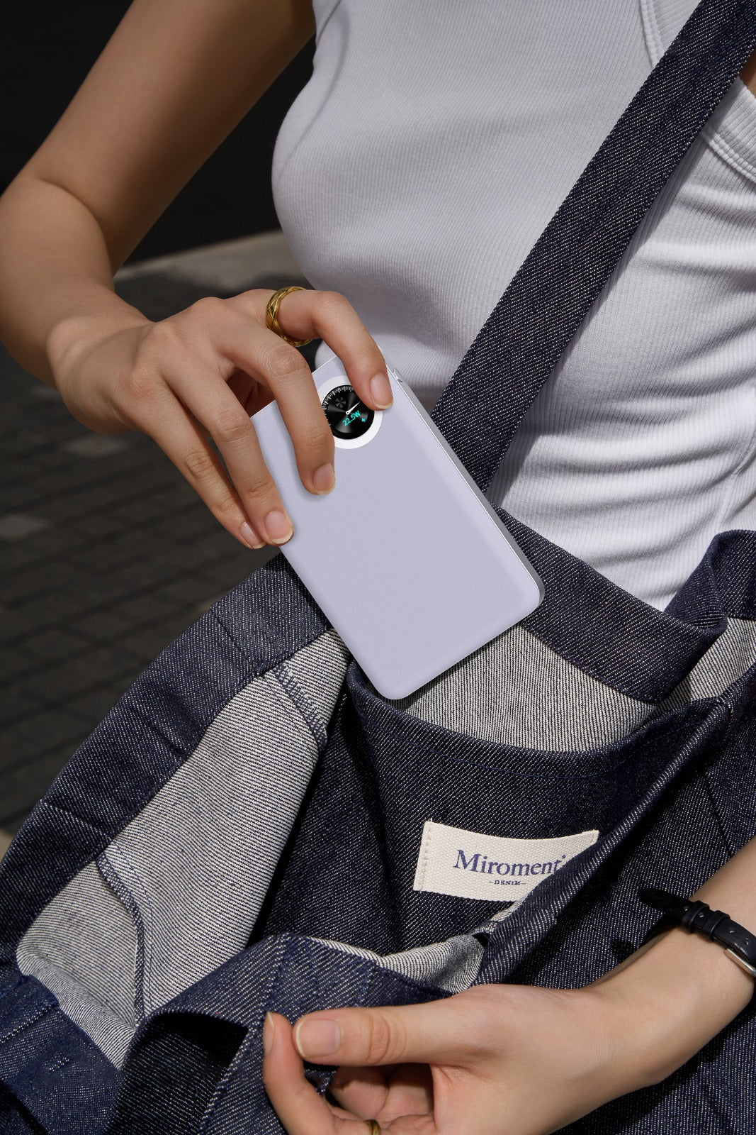 Novus MagPower  بطارية شحن متنقلة محمولة من ليزل PD بسعة 10,000 مللي أمبير بقوة 20 واط متوافق مع  MagSafe مع كيبل USB-C  | بنفسجي