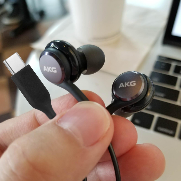 سماعة أذن من سامسونج بكيبل USB-C | أسود