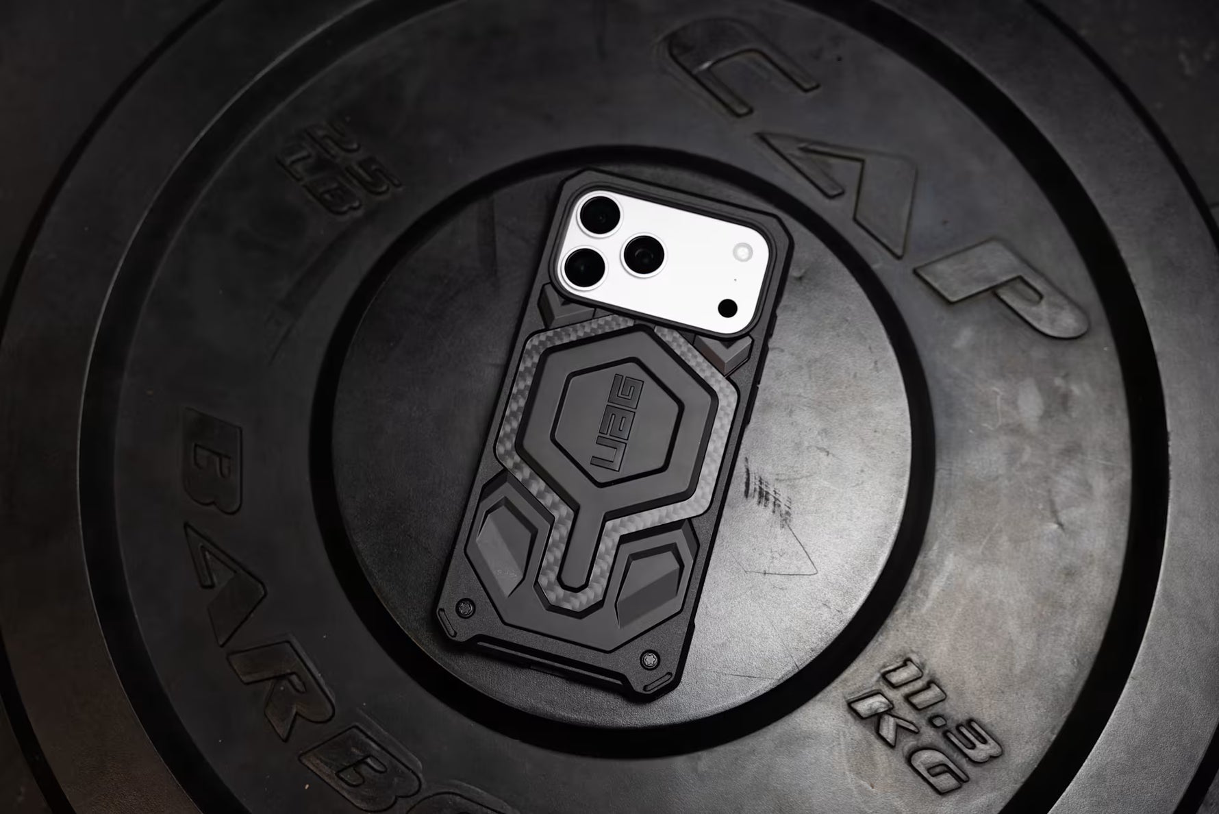 UAG iPhone 17 Pro Max Monarch Pro Magsafe Case | Carbon Fiber