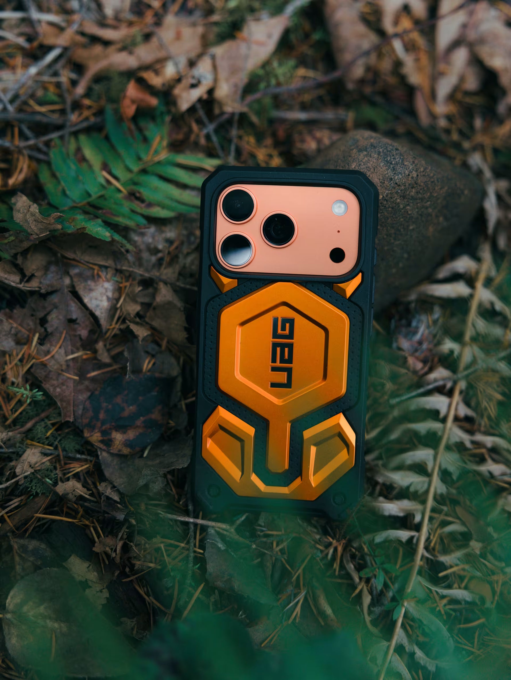 كڤر حماية UAG Monarch Pro MagSafe لهاتف iPhone 17 Pro Max | برتقالي