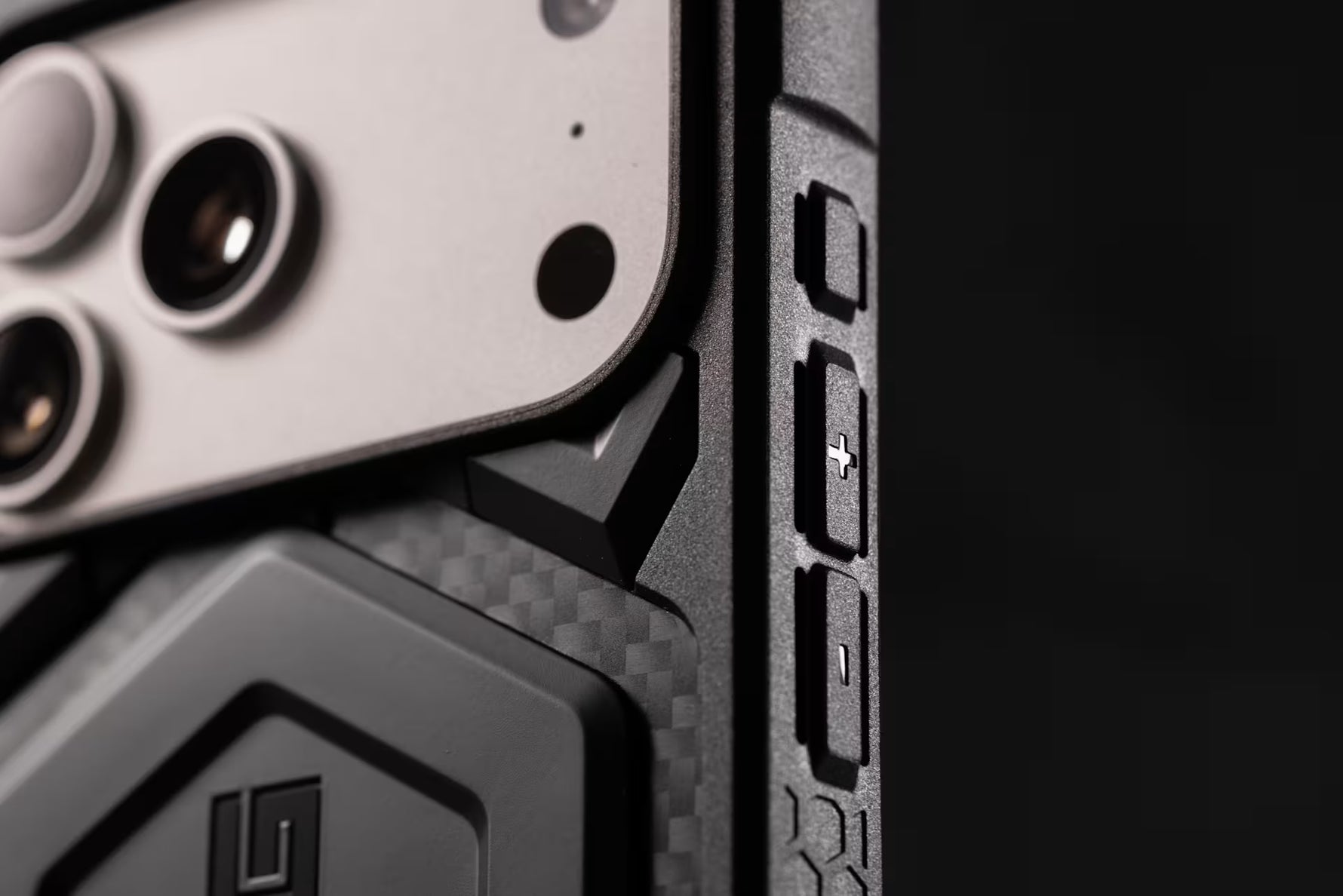 UAG iPhone 17 Pro Max Monarch Pro Magsafe Case | Carbon Fiber