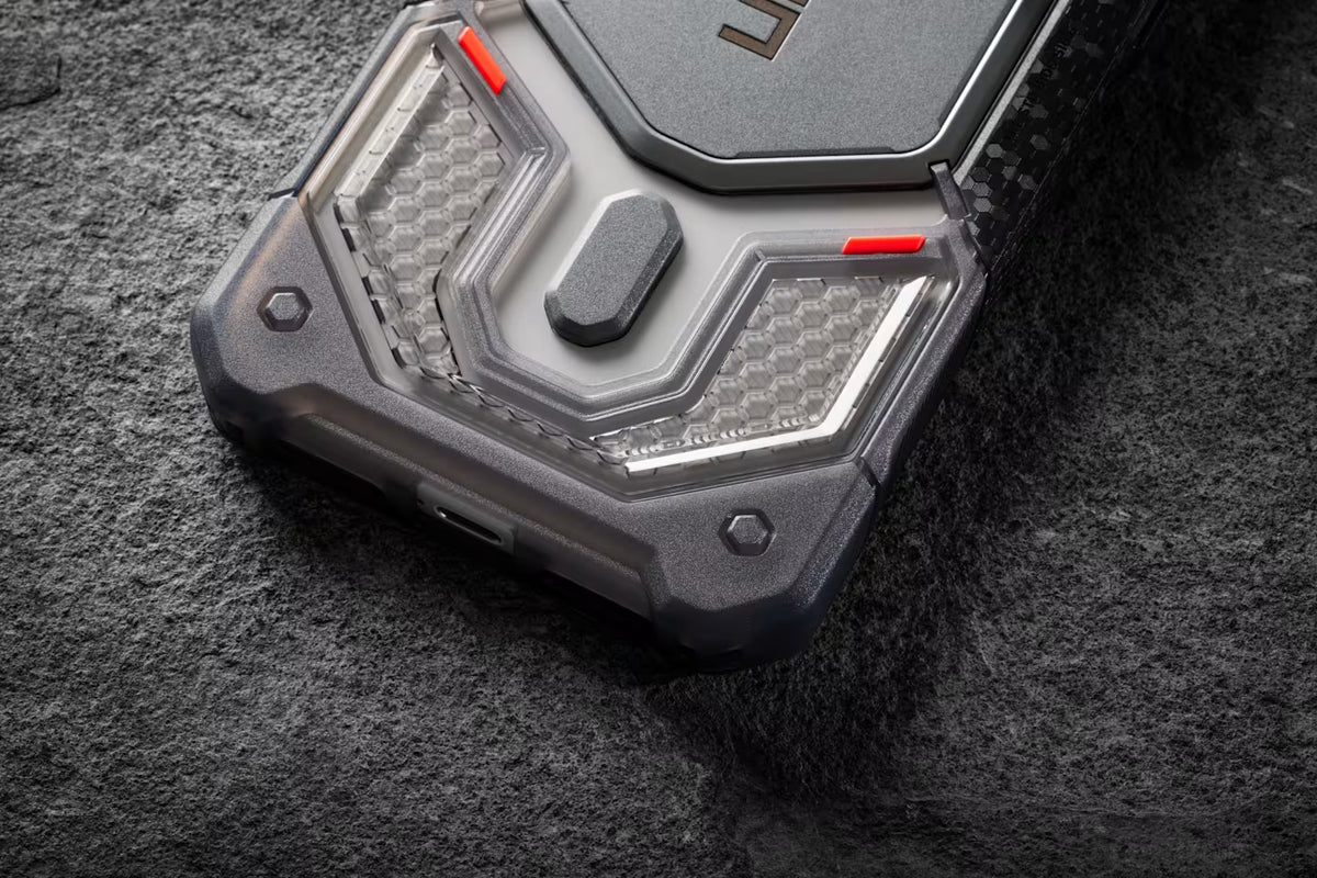 كڤر حماية UAG Monarch Pro متوافق مع MagSafe لهاتف iPhone 18 Pro Max / 17 Pro Max