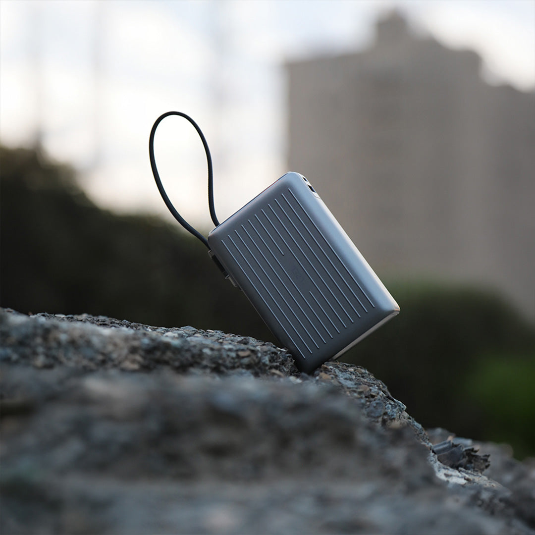 باور بانك Lzel Neurode Sync بسعة 20000 مللي أمبير | PD3.0 و QC3.0 | شحن بقدرة 65 واط | كابل USB-C مدمج مع شحن PD