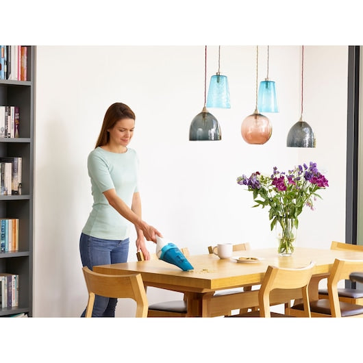 مكنسة يدوية لاسلكية Black & Decker Dustbuster® 3.6V 1.5Ah – للأتربة الجافة والرطبة مع قاعدة شحن وإكسسوارات