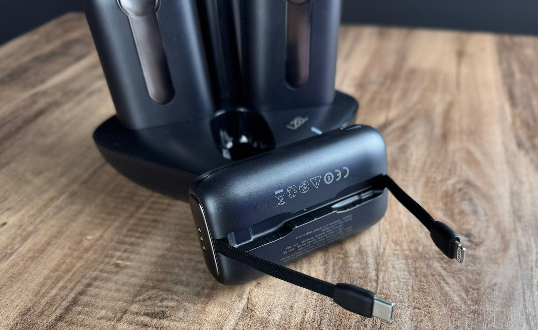 LZEL Quadra Energia X Station 10000mAh Charging Station Built In Cable Lightning And Type-C | Black