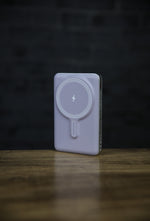 Novus MagPower  بطارية شحن متنقلة محمولة من ليزل PD بسعة 10,000 مللي أمبير بقوة 20 واط متوافق مع  MagSafe مع كيبل USB-C  | بنفسجي