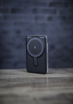 Novus MagPower  بطارية شحن متنقلة محمولة من ليزل PD بسعة 10,000 مللي أمبير بقوة 20 واط متوافق مع  MagSafe مع كيبل USB-C  | أسود