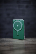 Novus MagPower  بطارية شحن متنقلة محمولة من ليزل PD بسعة 10,000 مللي أمبير بقوة 20 واط متوافق مع  MagSafe مع كيبل USB-C| أخضر