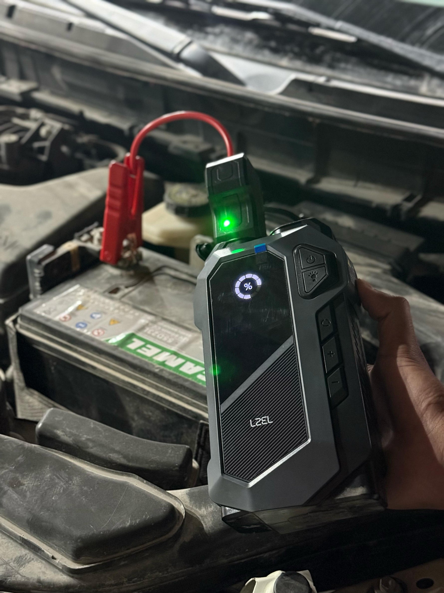 معزز لبطارية السيارة EnergizeIgnite X من ليزل مع ضاغط الهواء و مصباح LED بسعة 12 ألف مللي أمبير | رمادي / أسود