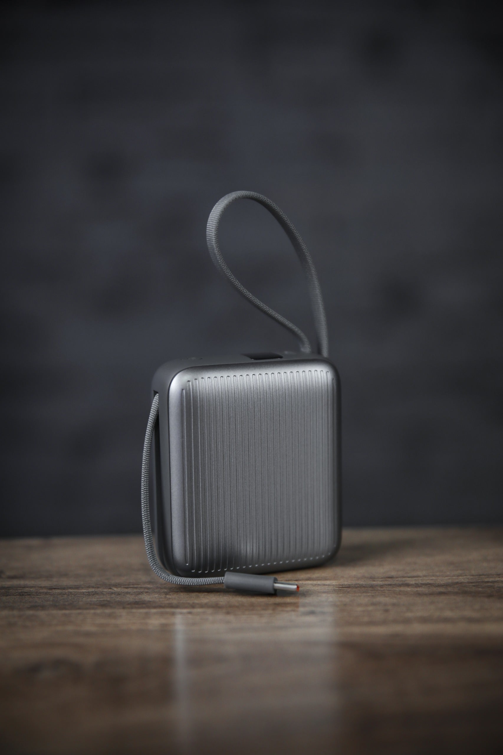 Neurode Sync  بطارية شحن متنقلة محمولة من ليزل PD بسعة 10,000 مللي أمبير بقوة 22.5 واط مع كيبل مدمج | أسود