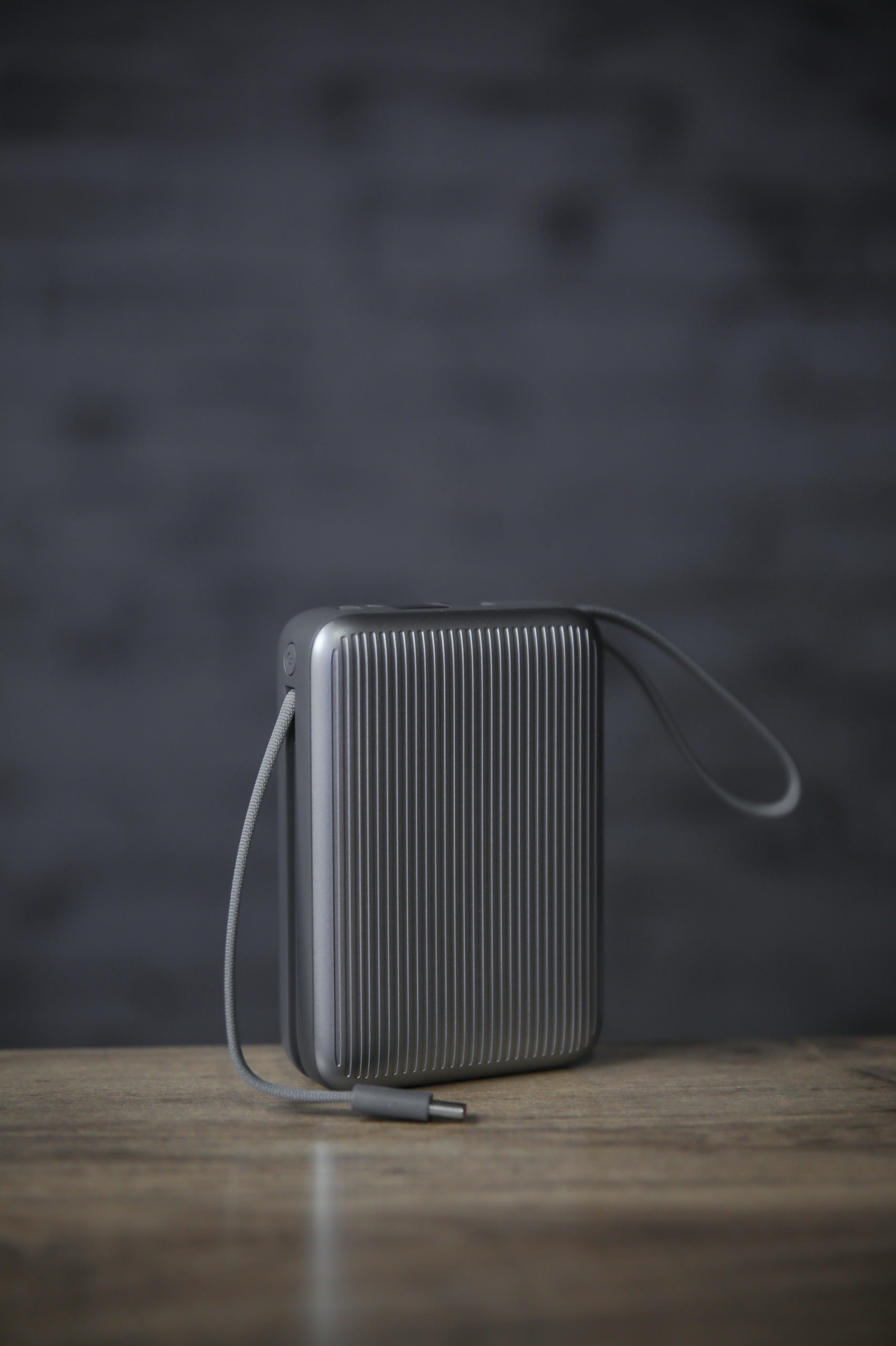 Neurode Sync  بطارية شحن متنقلة محمولة من ليزل PD بسعة 10,000 مللي أمبير بقوة 22.5 واط مع كيبل مدمج | أسود