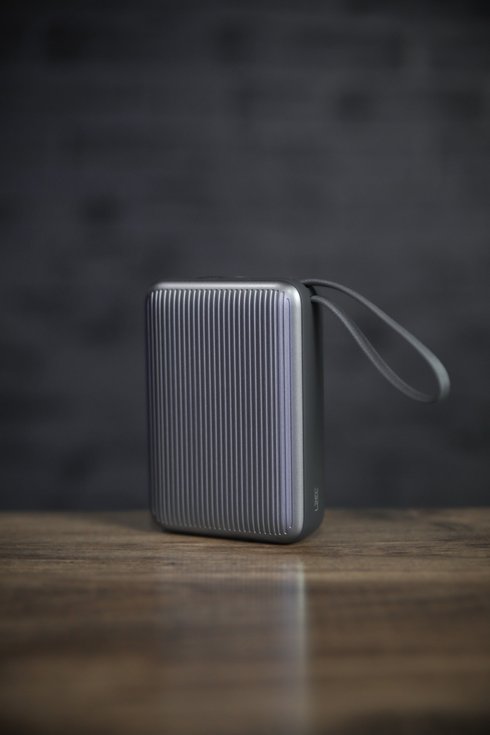 Neurode Sync  بطارية شحن متنقلة محمولة من ليزل PD بسعة 10,000 مللي أمبير بقوة 22.5 واط مع كيبل مدمج | أسود