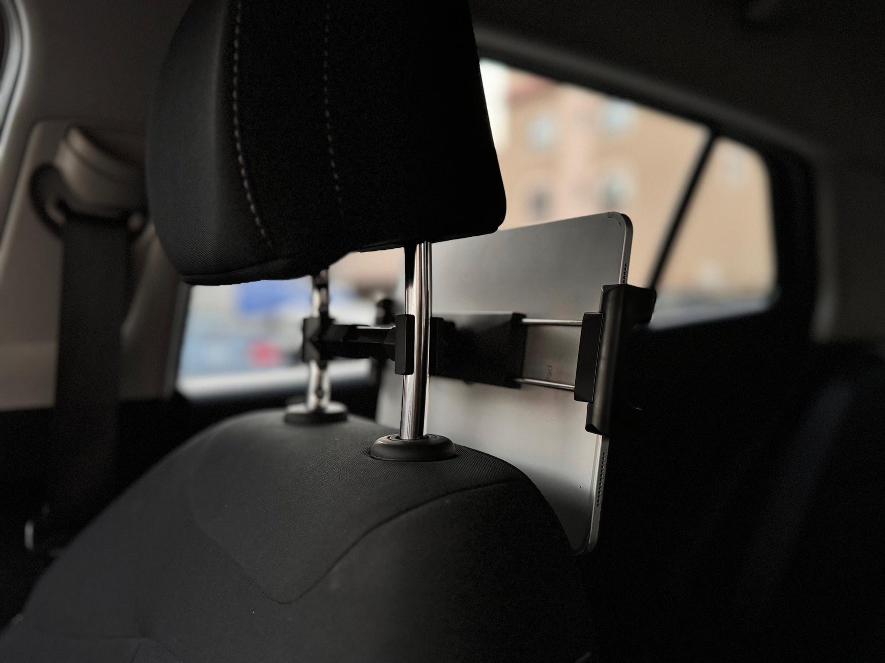 Magdrive Titan حامل تابلت وهاتف لمسند رأس مقعد السيارة من ليزل قابل للدوران 360 درجة