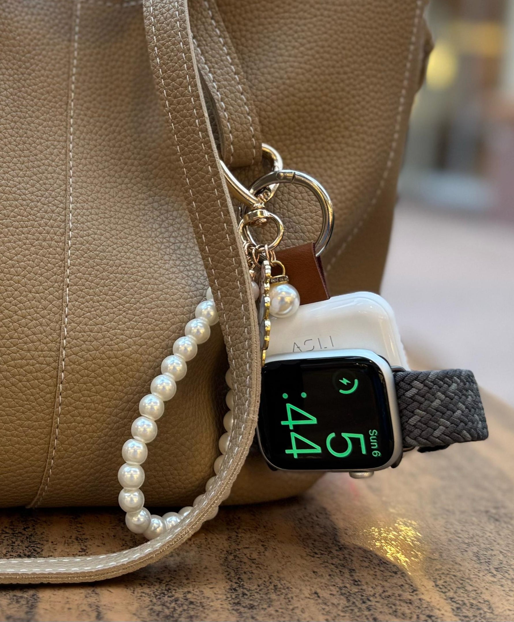 بطارية شحن متنقلة صغيرة لاسلكية للساعة من أسلي جلوبال سعة 1200 مللي أمبير | أبيض