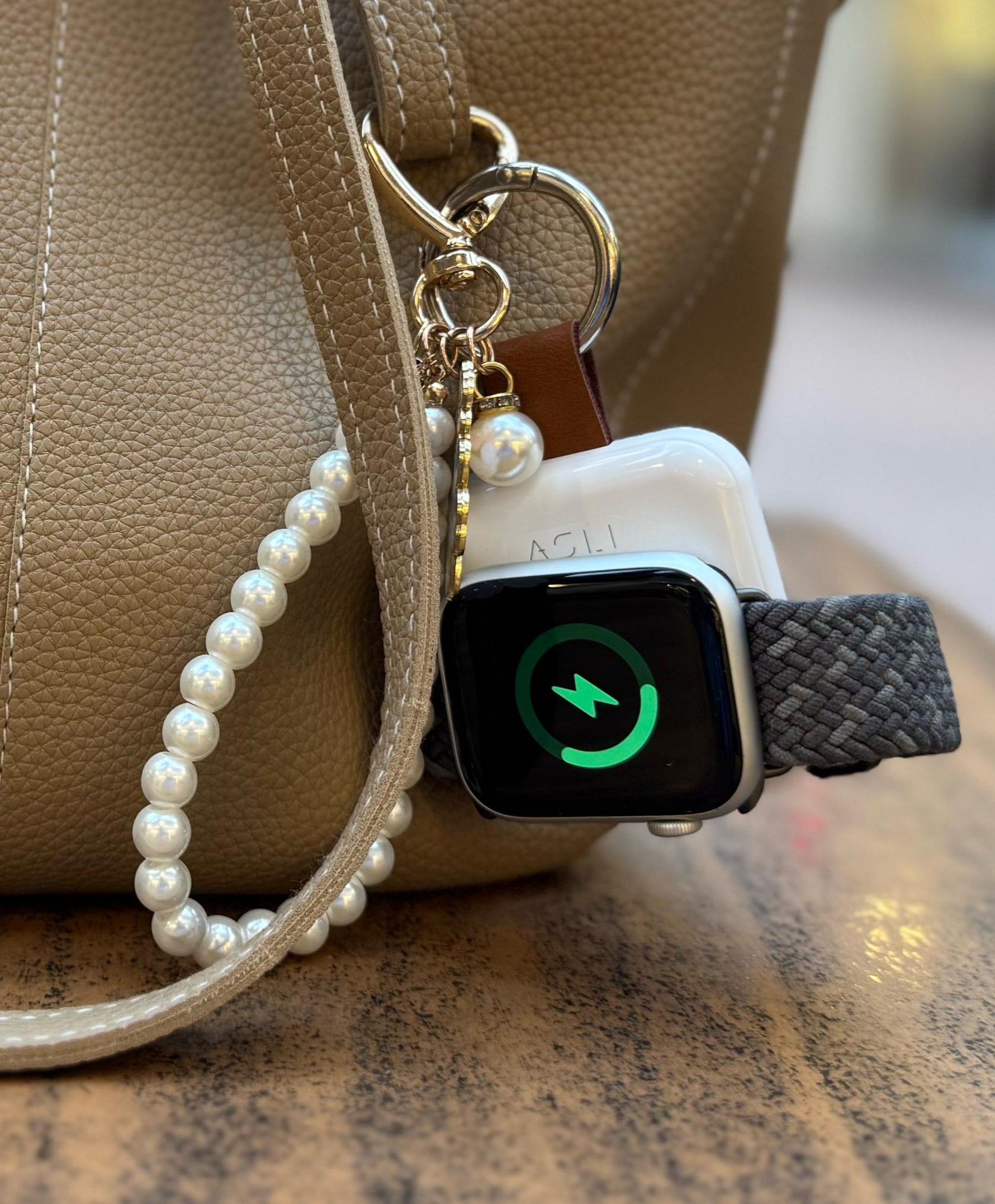 بطارية شحن متنقلة صغيرة لاسلكية للساعة من أسلي جلوبال سعة 1200 مللي أمبير | أبيض