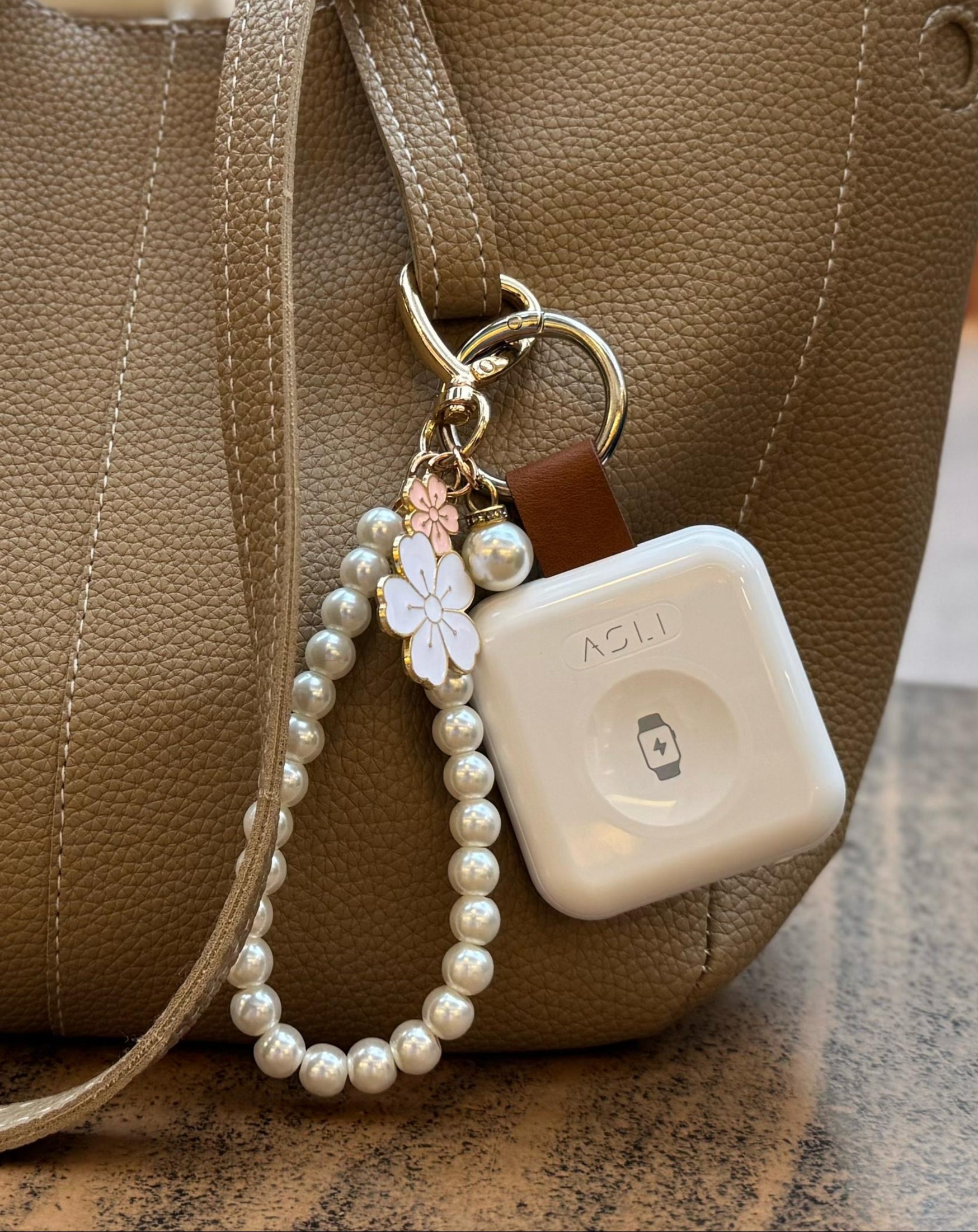 بطارية شحن متنقلة صغيرة لاسلكية للساعة من أسلي جلوبال سعة 1200 مللي أمبير | أبيض