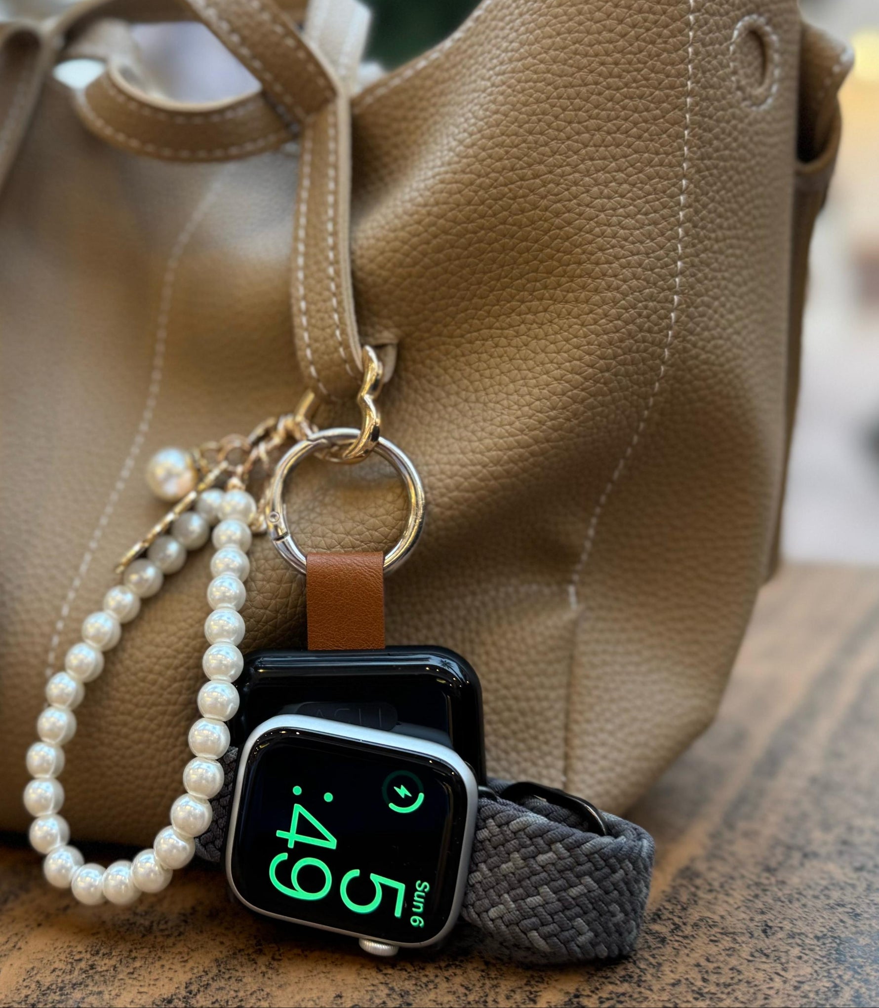 بطارية شحن متنقلة صغيرة لاسلكية للساعة من أسلي جلوبال سعة 1200 مللي أمبير | أسود