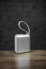 Neurode Sync  بطارية شحن متنقلة محمولة من ليزل PD بسعة 10,000 مللي أمبير بقوة 22.5 واط مع كيبل مدمج | فضي