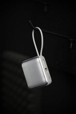 Neurode Sync  بطارية شحن متنقلة محمولة من ليزل PD بسعة 10,000 مللي أمبير بقوة 22.5 واط مع كيبل مدمج | فضي