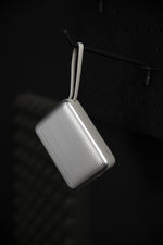 Neurode Sync  بطارية شحن متنقلة محمولة من ليزل PD بسعة 10,000 مللي أمبير بقوة 22.5 واط مع كيبل مدمج | فضي