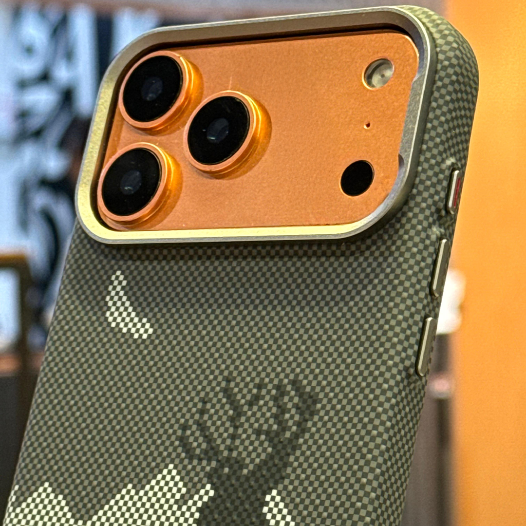 كڤر حماية MagCarbon Deer من LZEL لجهاز iPhone 17 Pro Max | غزال أسود