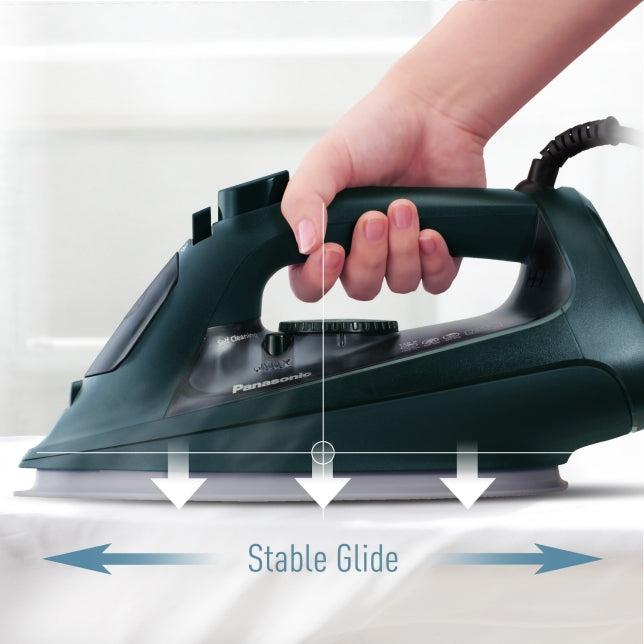 مكواة بخار باناسونيك بقوة 2400 واط مع قاعدة كبيرة