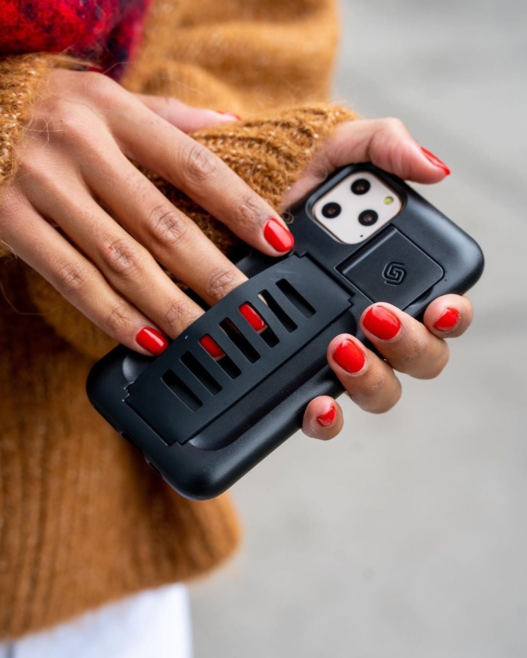 كڤر حماية Slim لهاتف iPhone 15 Pro من Grip2u | شفاف مزرق