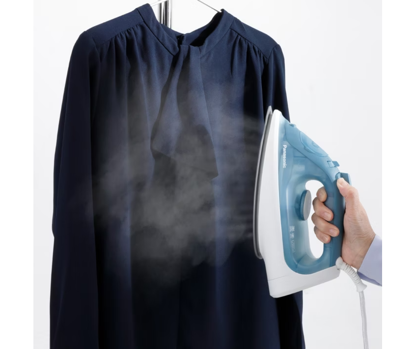 مكواة بخار باناسونيك 2300 واط – تيتانيوم | أخضر